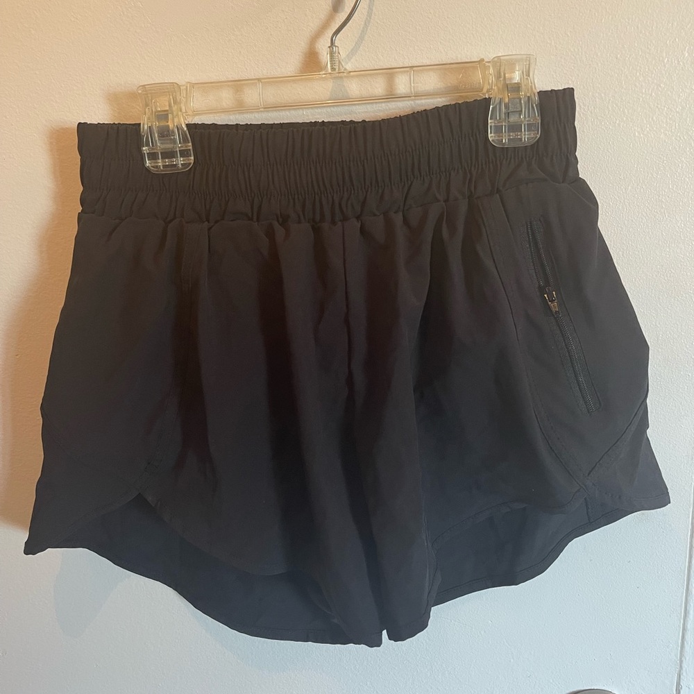 Women's sport shorts Size S. NWOT with pockets
